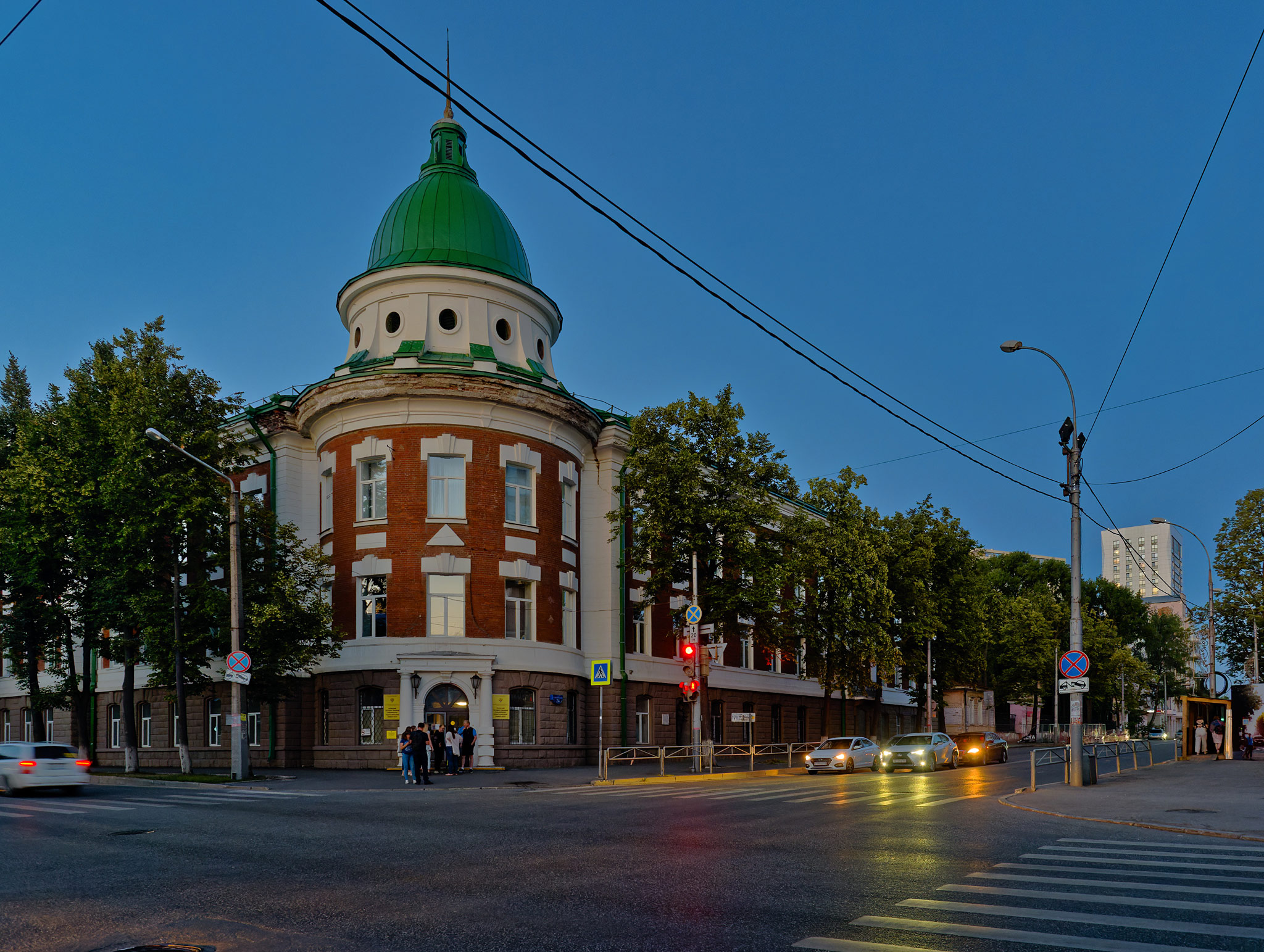 Сибирская улица. Здание губернской земской управы, Пермь (Sibirskaya Street. The building of the provincial zemstvo government, Perm)